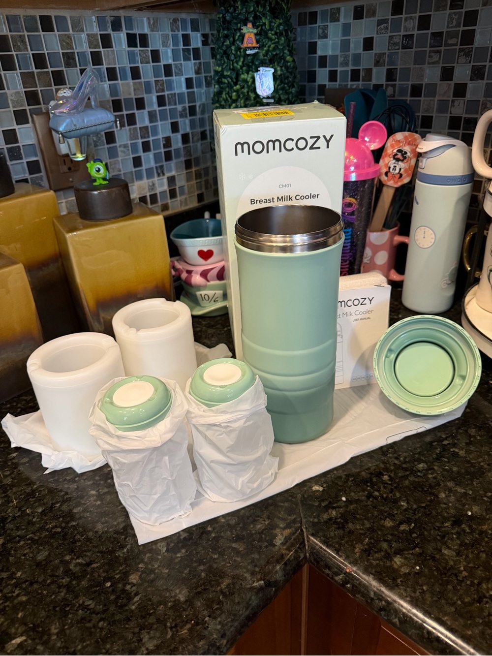 NIB Momcozy Mint Green Breast Milk Cooler - Insulated Travel Bottle - 22oz